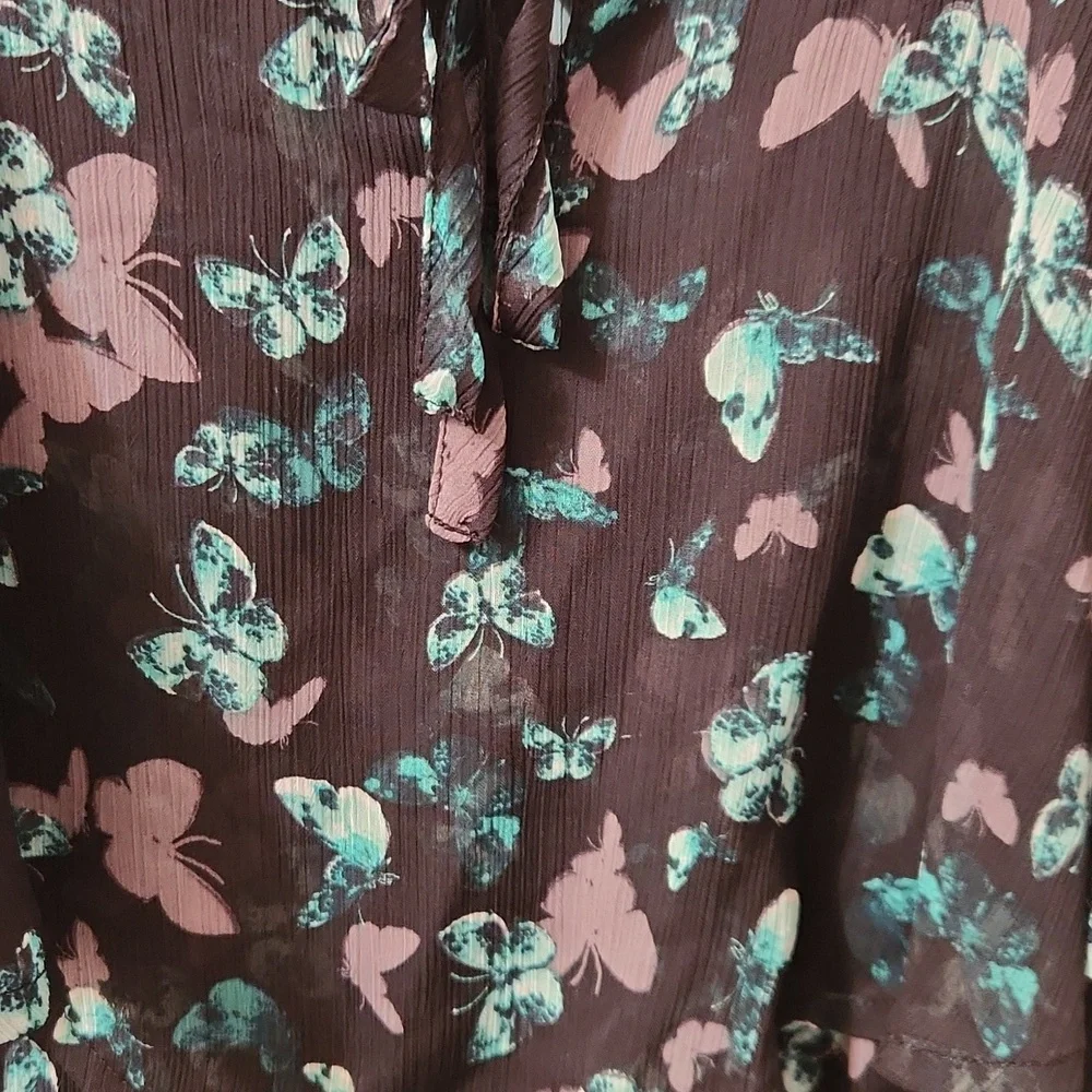 Torrid 3 Butterfly Top - Picture 2 of 6